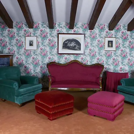Palazzo Calvi Bed & Breakfast Soragna